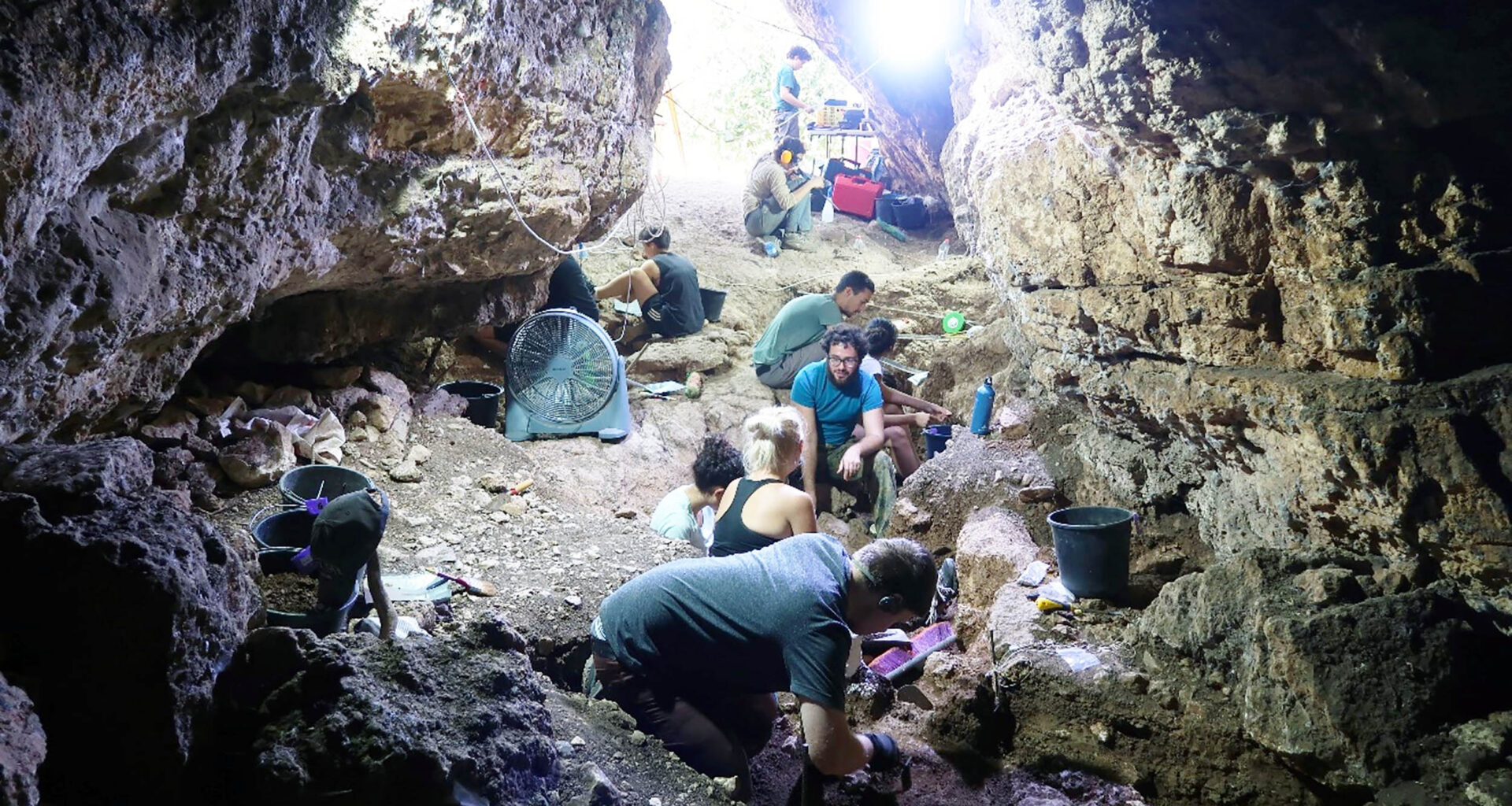 Stone tools and artefacts found in Tinshemet Cave, providing evidence of intermingling and cooperation between Neanderthals and Homo sapiens. Credit: Nature Human Behavior