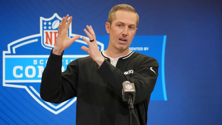 Jets GM plays down David Bailey controversy image