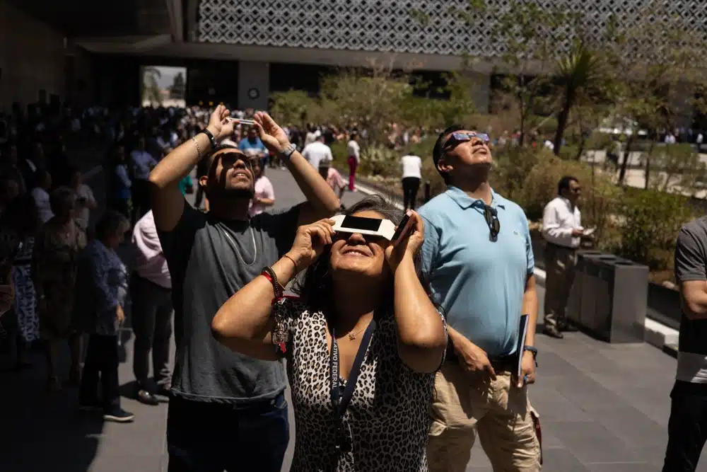 Mexico,city,,mexico,april,8,2024.,workers,of,the,chamber
