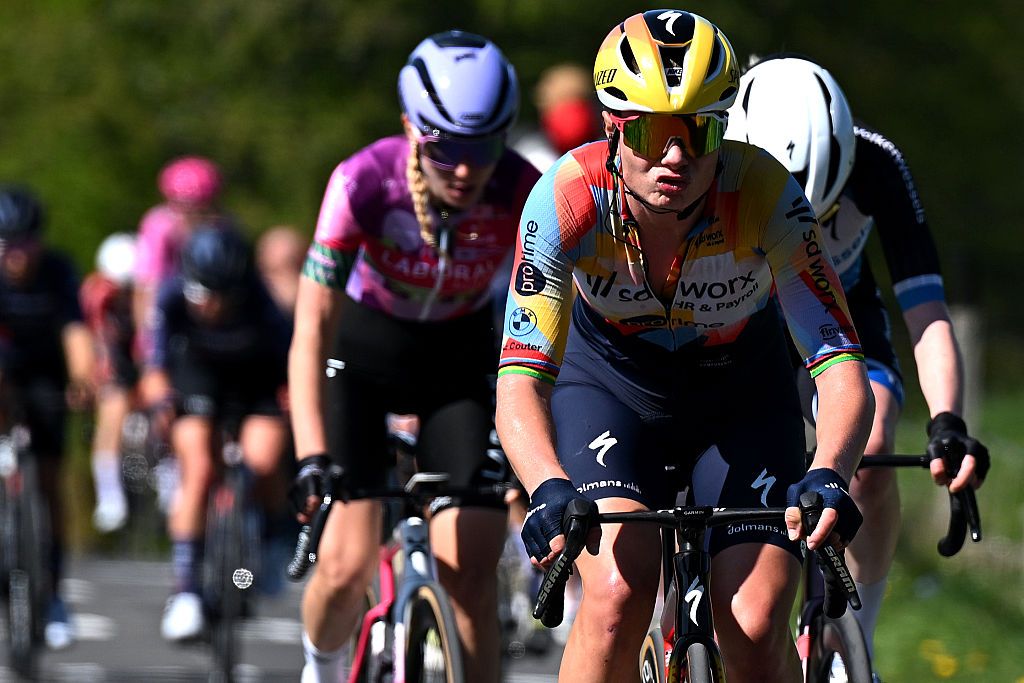 Lotte Kopecky races uphill at Li&egrave;ge-Bastogne-Li&egrave;ge Femmes 2026