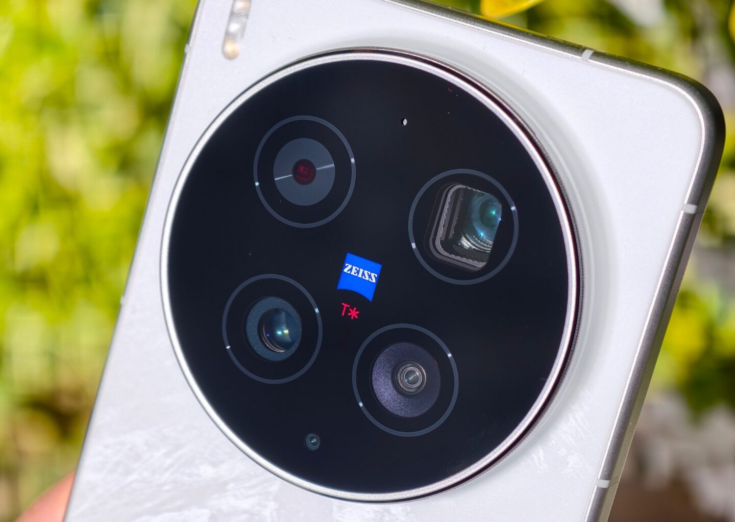 Vivo X300 Ultra already available at a discount ahead of global launch