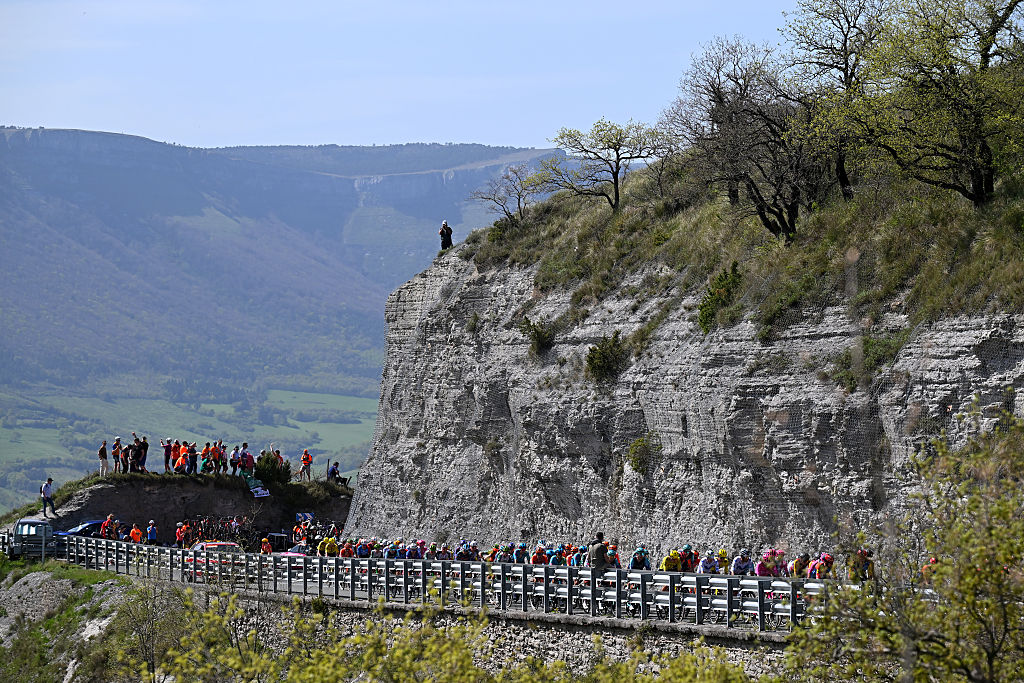 BASAURI, SPAIN - APRIL 08: A general view of the peloton competing during the 65th Itzulia Basque Country 2026, Stage 3 a 152.8km stage from Basauri to Basauri / #UCIWT / on April 08, 2026 in Basauri, Spain. (Photo by Tim de Waele/Getty Images)