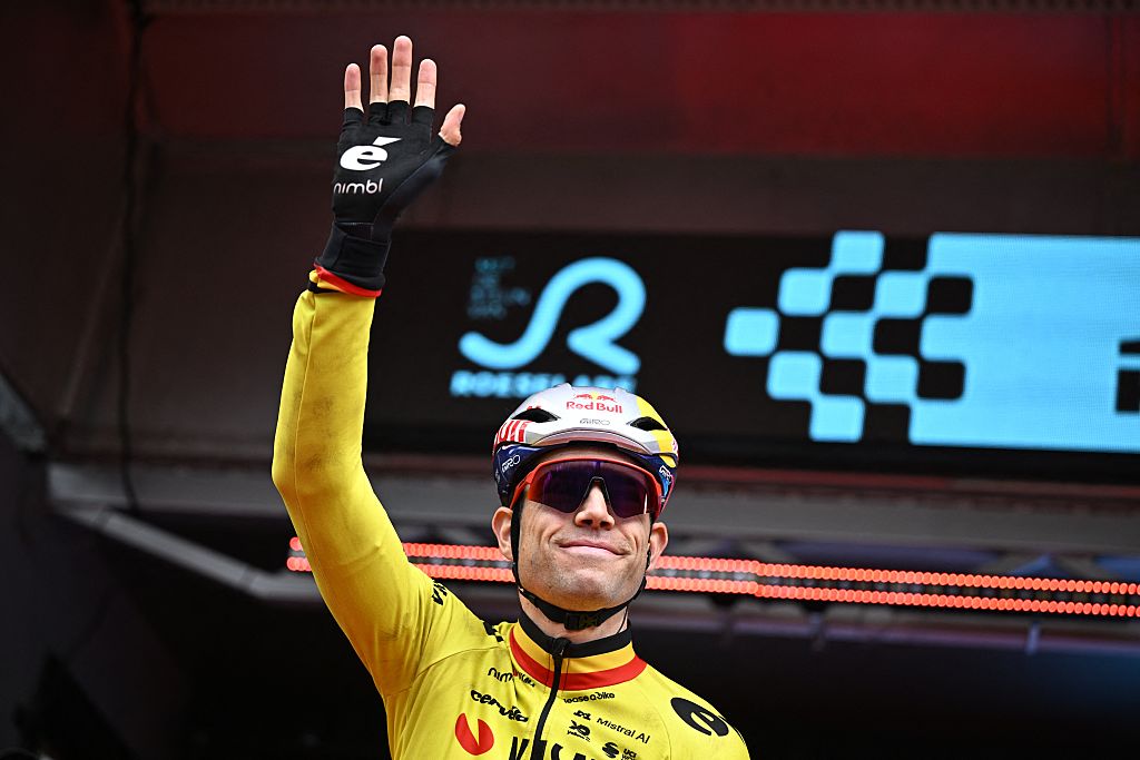2026 Dwars door Vlaanderen: Wout van Aert at the sign-on