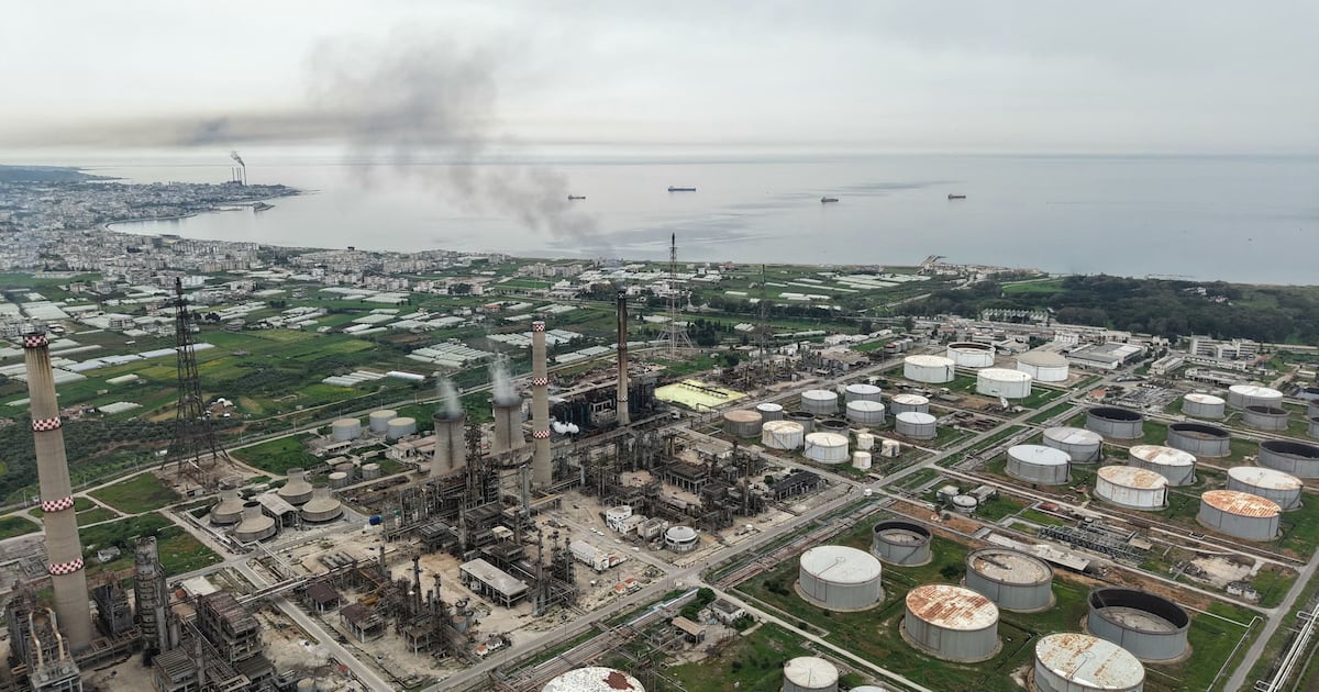 Moody's changes Bahrain and Iraq's outlook to negative over war fallout