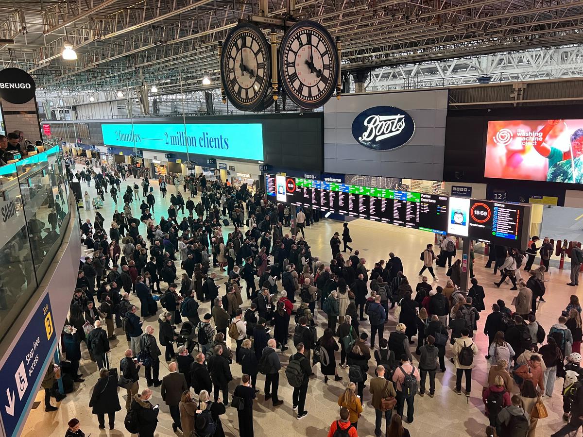 London travel news LIVE: Waterloo to Clapham Junction chaos as casualty on track closes ALL train lines