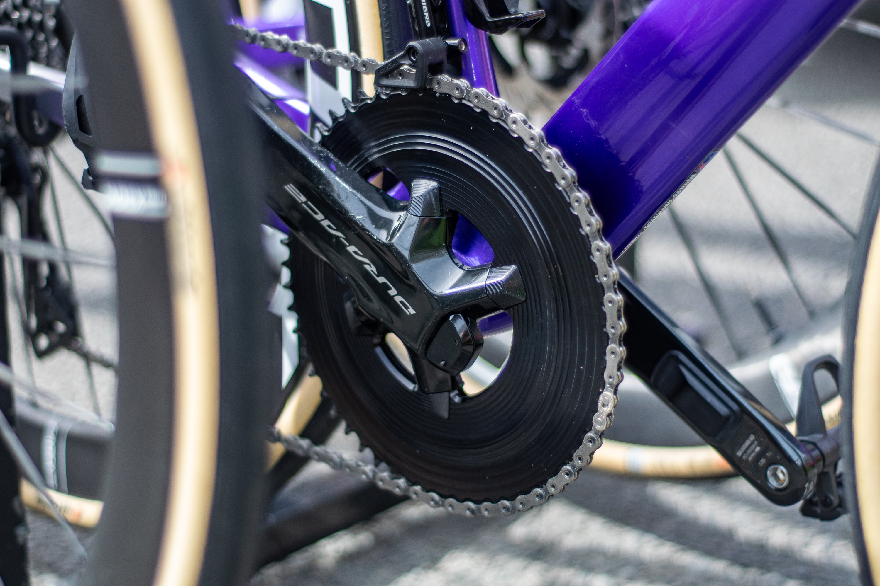 Bikes and tech from the start of Paris-Roubaix Femmes 2026