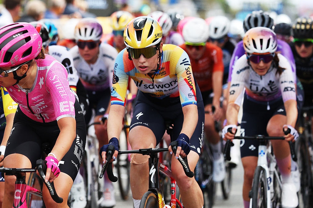 A shot of the peloton during women's Brabantse Pijl 2026, focusing in on Mischa Bredewold (SD Worx-Protime) in the centre