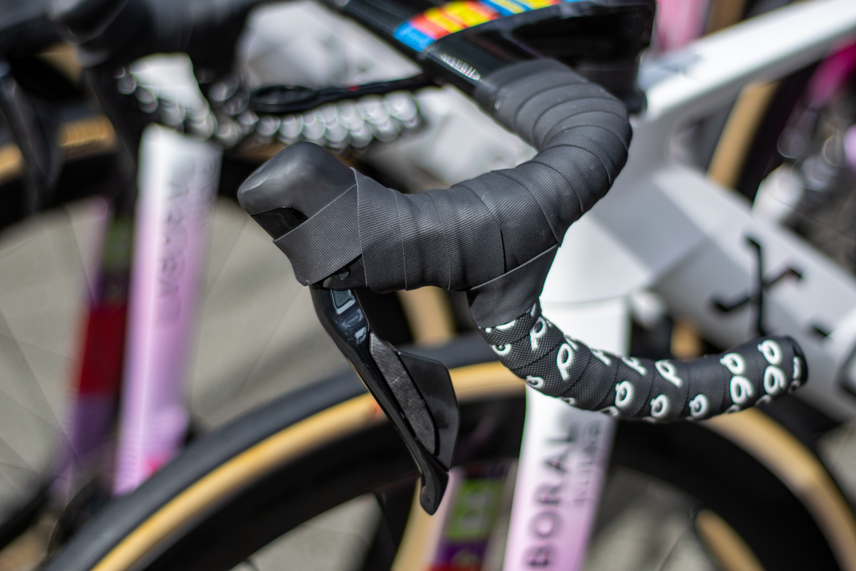 Bikes and tech from the start of Paris-Roubaix Femmes 2026