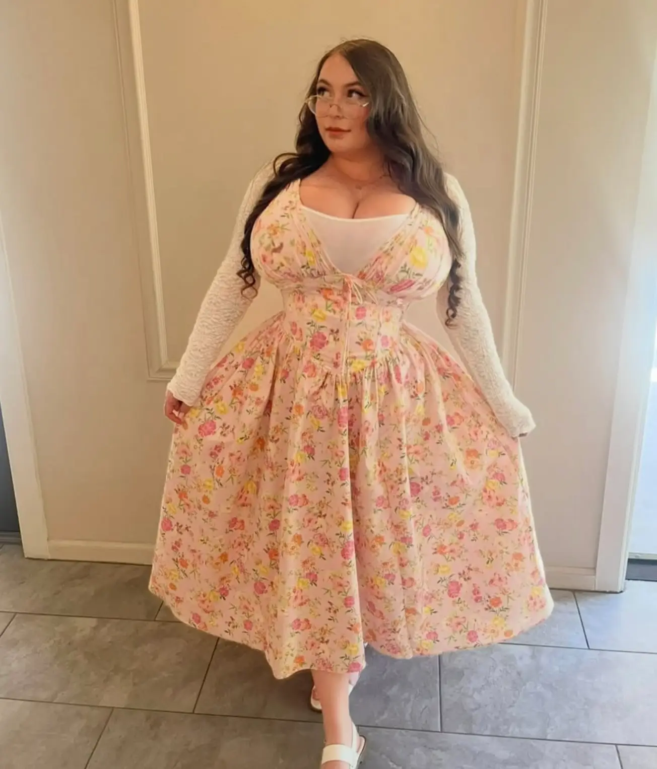 The OnlyFans creator's chest weighs 25kg alone (Instagram/@scotchdolly97)