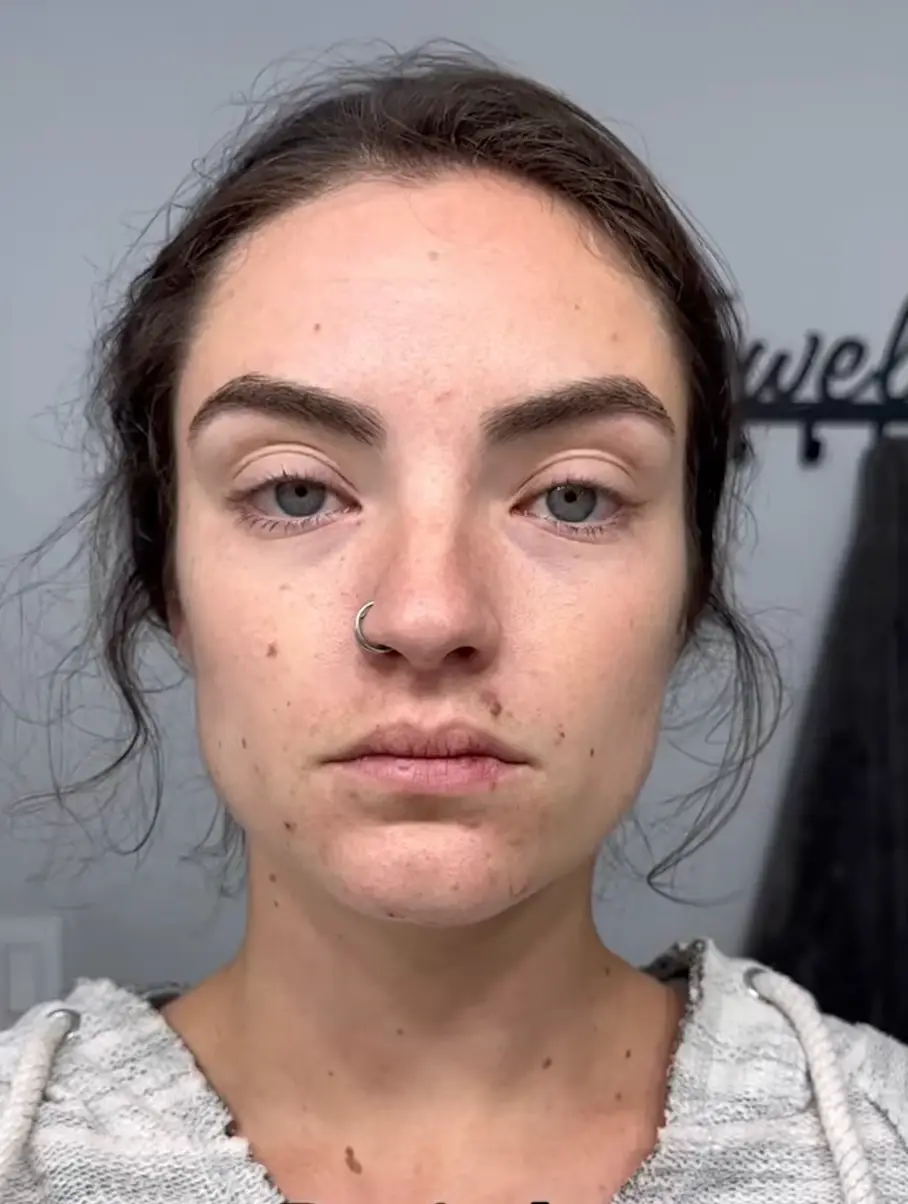 A woman went alcohol-free for 30 days and unveiled the changes to her face (Yoga With Paige)