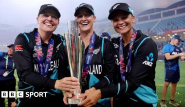Left to right: Lea Tahuhu, Sophie Devine and Suzie Bates with the Women's T20 World Cup trophy in 2024