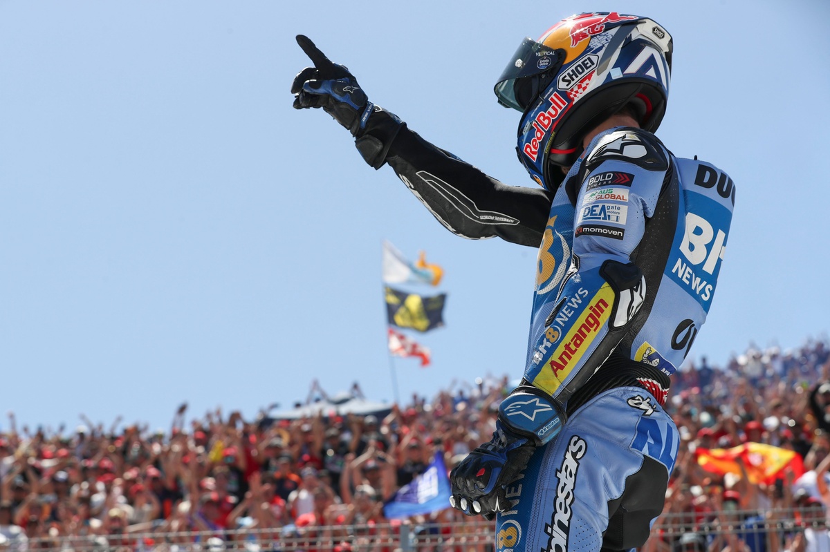 Alex Marquez ends Aprilia’s winning streak, Marc Marquez crashes