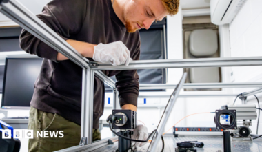 A UKAEA PhD student from University of York, setting up a diagnostic designed to measure the magnetic field of a plasma in the DICE facility at the UKAEA’s Culham Campus.
