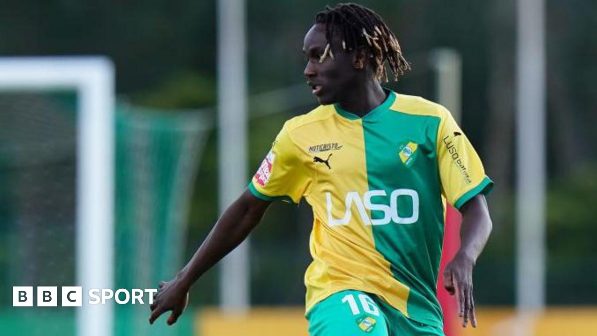 Alamara Djabi playing for CD Mafra against FC Vizela in February 2025