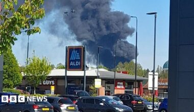 Large fire over Aldi