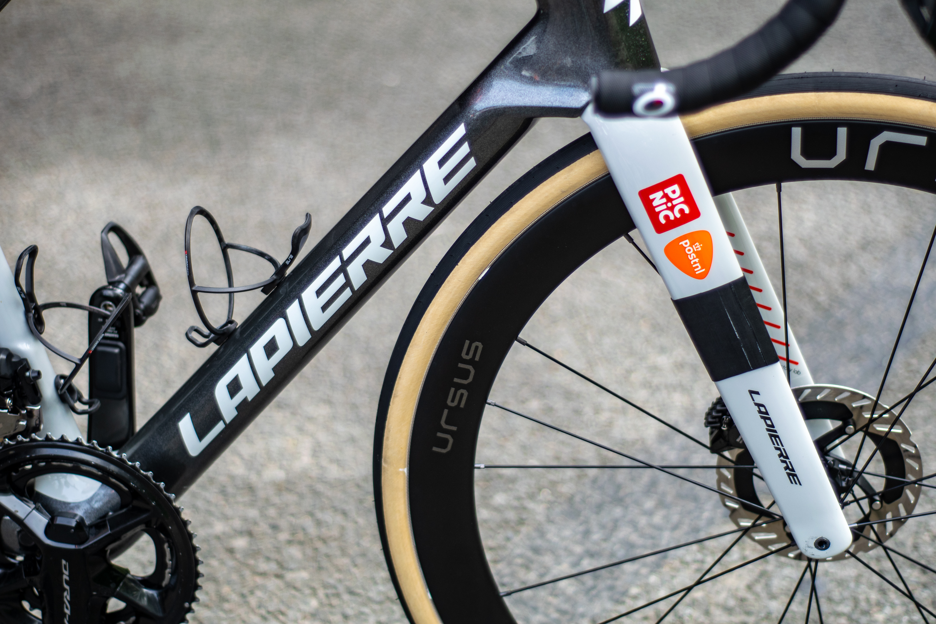 Bikes and tech from the start of Paris-Roubaix Femmes 2026