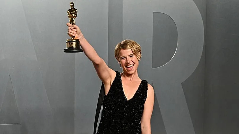 Jessie Buckley with her Best Actress Oscar for her role in Hamnet 