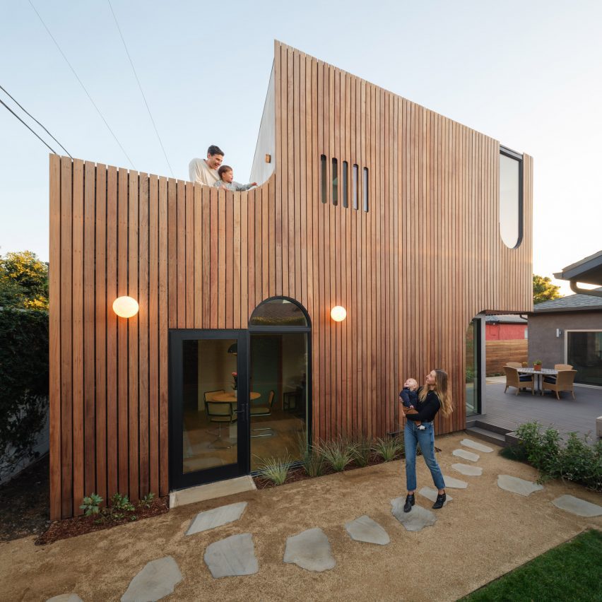 Ipe-clad ADU in Los Angeles with family