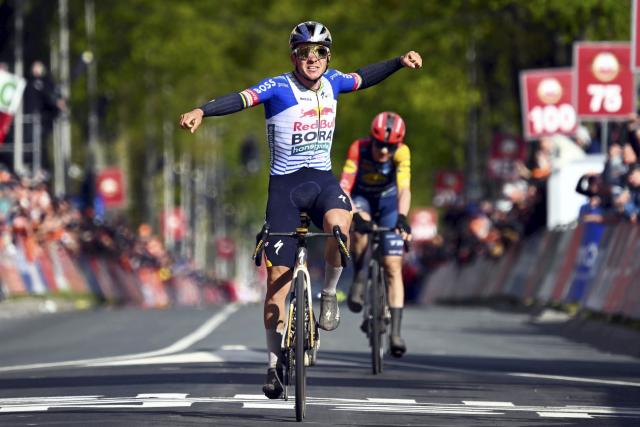 Fraîcheur, tactique et confiance, la course parfaite de Remco Evenepoel, qui s'impose au sprint devant Mattias Skjelmose sur l'Amstel Gold Race