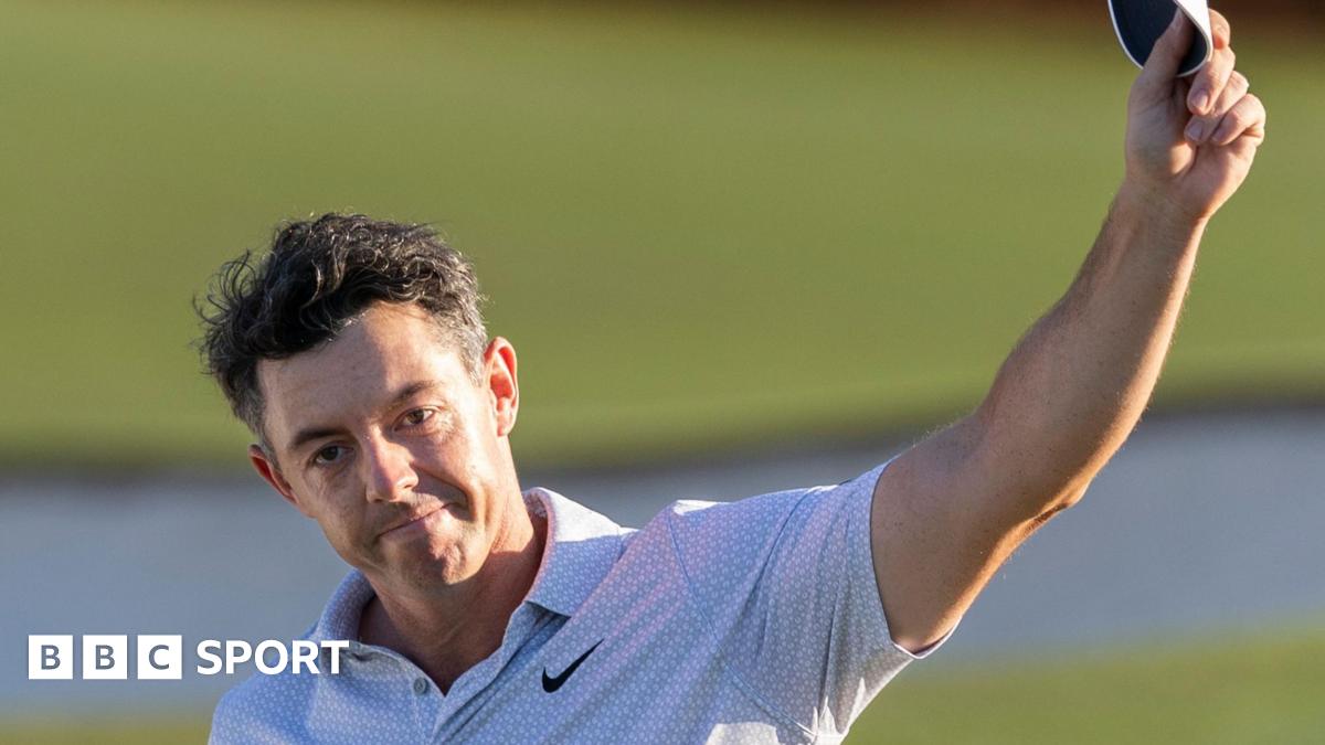 Rory McIlroy waves his cap to the Masters crowd