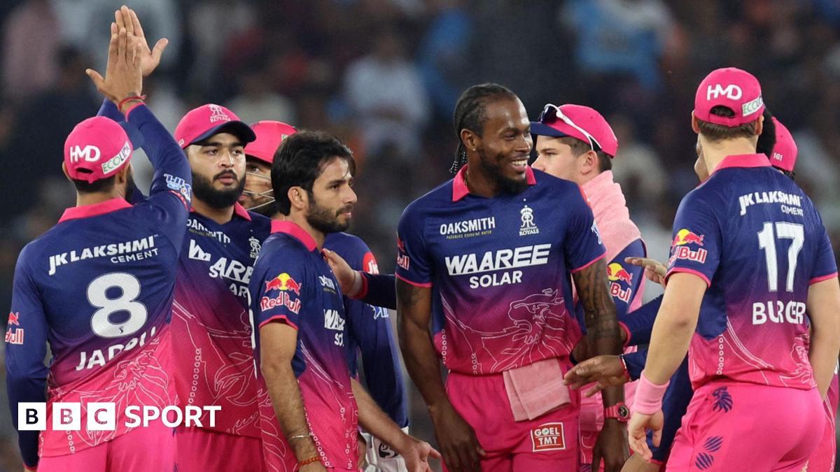 Ravi Bishnoi celebrates a wicket with Jofra Archer and the rest of his team-mates from Rajasthan Royals