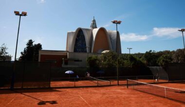 The Sardegna Open is played at the Tennis Club Cagliari, with Chiesa dei Santi Giorgio e Caterina in the background.