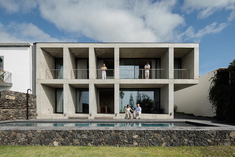 House of the Shattered Rock / SO Arquitetura & Design - Exterior Photography, Concrete