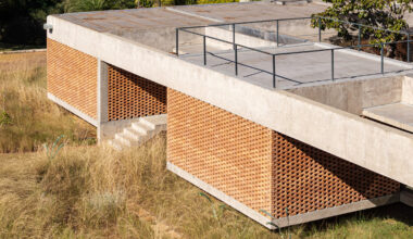 Bloco Arquitetos designs Brazilian “house without windows”