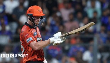 Heinrich Klaasen raises his bat for a half-century for Sunrisers Hyderabad