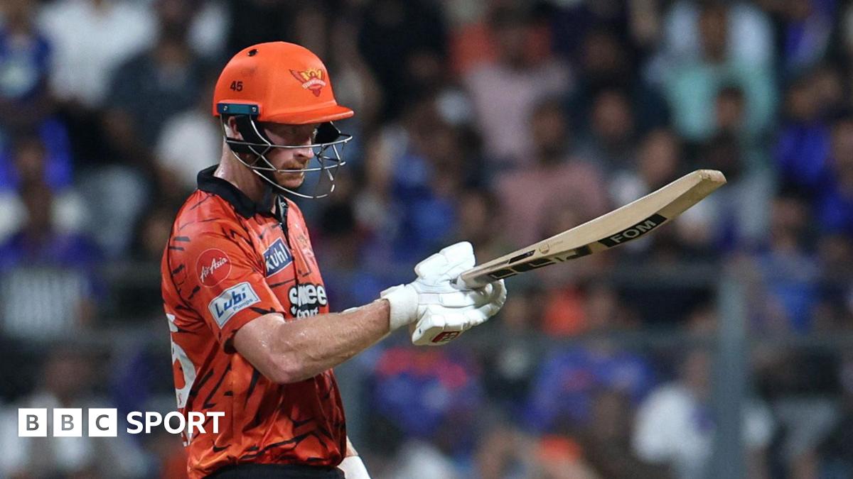 Heinrich Klaasen raises his bat for a half-century for Sunrisers Hyderabad