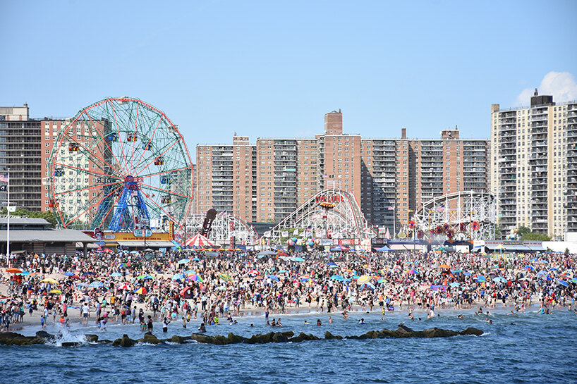 the city as a controlled hallucination: from amusement parks to urban space - 3