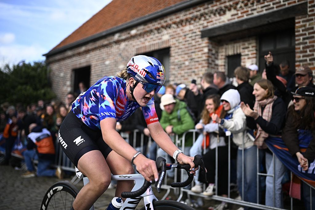 British Zoe Backstedt of Canyon-SRAM pictured in action during the women's race of the 'Ronde van Vlaanderen/ Tour des Flandres/ Tour of Flanders' UCI WorldTour one day cycling race, 164,1 km with start and finish in Oudenaarde, Sunday 05 April 2026.BELGA PHOTO JASPER JACOBS (Photo by JASPER JACOBS / BELGA MAG / Belga via AFP)
