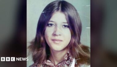 Jeffrey Lionel Dahmer appears at his trial