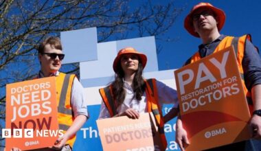 Members of the British Medical Association (BMA) on the picket line outside John Radcliffe Hospital in Oxford