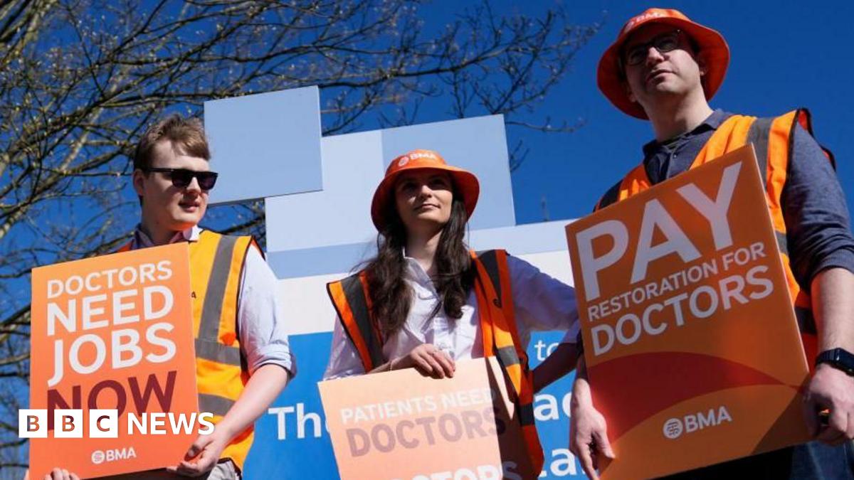 Members of the British Medical Association (BMA) on the picket line outside John Radcliffe Hospital in Oxford