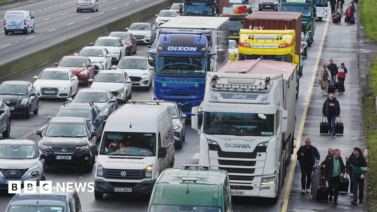 Graphic compilation showing images of a plane, keys and a clock