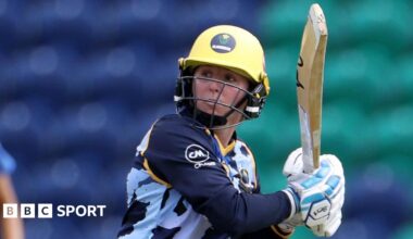 Lauren Parfitt of Glamorgan batting