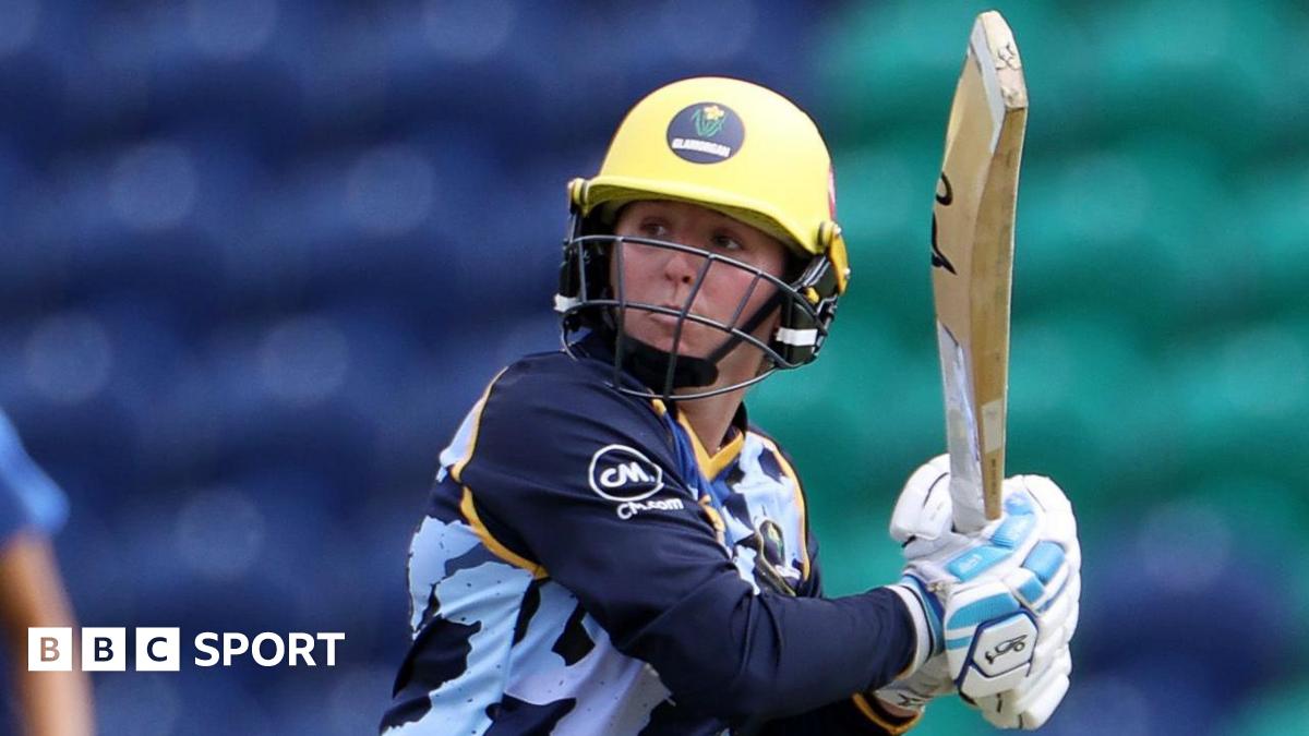 Lauren Parfitt of Glamorgan batting