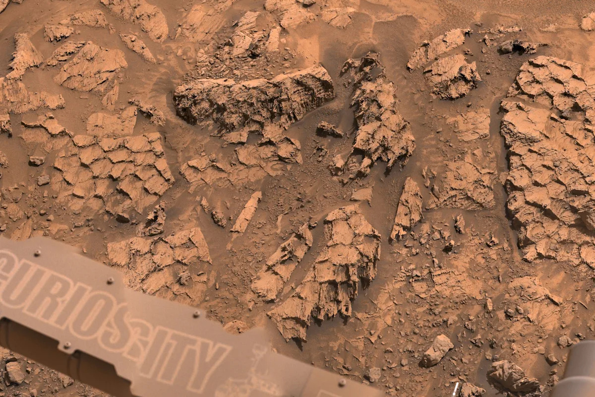 NASA’s Mars Rover Comes Across Formation That Looks Like the Scales of a Massive Cosmic Reptile