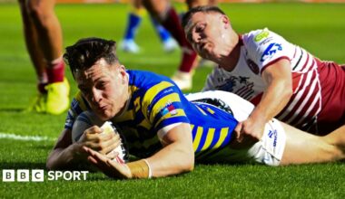 Josh Thewlis scores a try for Warrington against Wigan