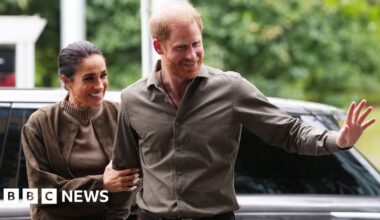 Harry and Meghan mix charity and business on Australia visit - BBC