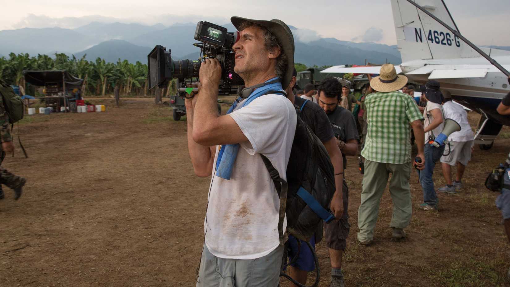 Doug Liman on the set of American Made