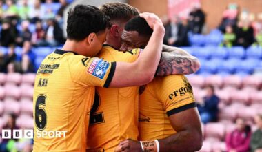 Castleford Tigers celebrate against Wigan Warriors