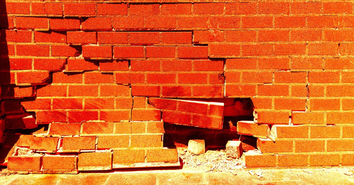 The Horrible Economics of AI Are Starting to Come Crashing Down