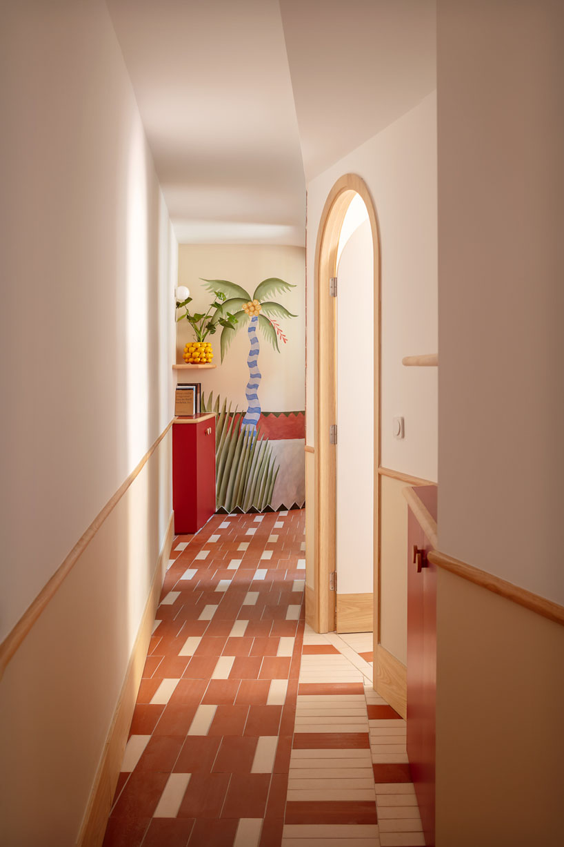 terracotta textures and burgundy accents revive narrow valencia home by piano piano - 5