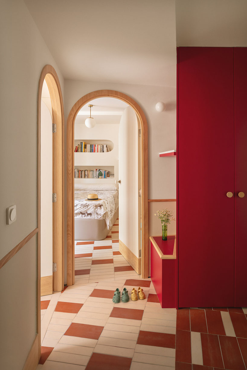 terracotta textures and burgundy accents revive narrow valencia home by piano piano - 6