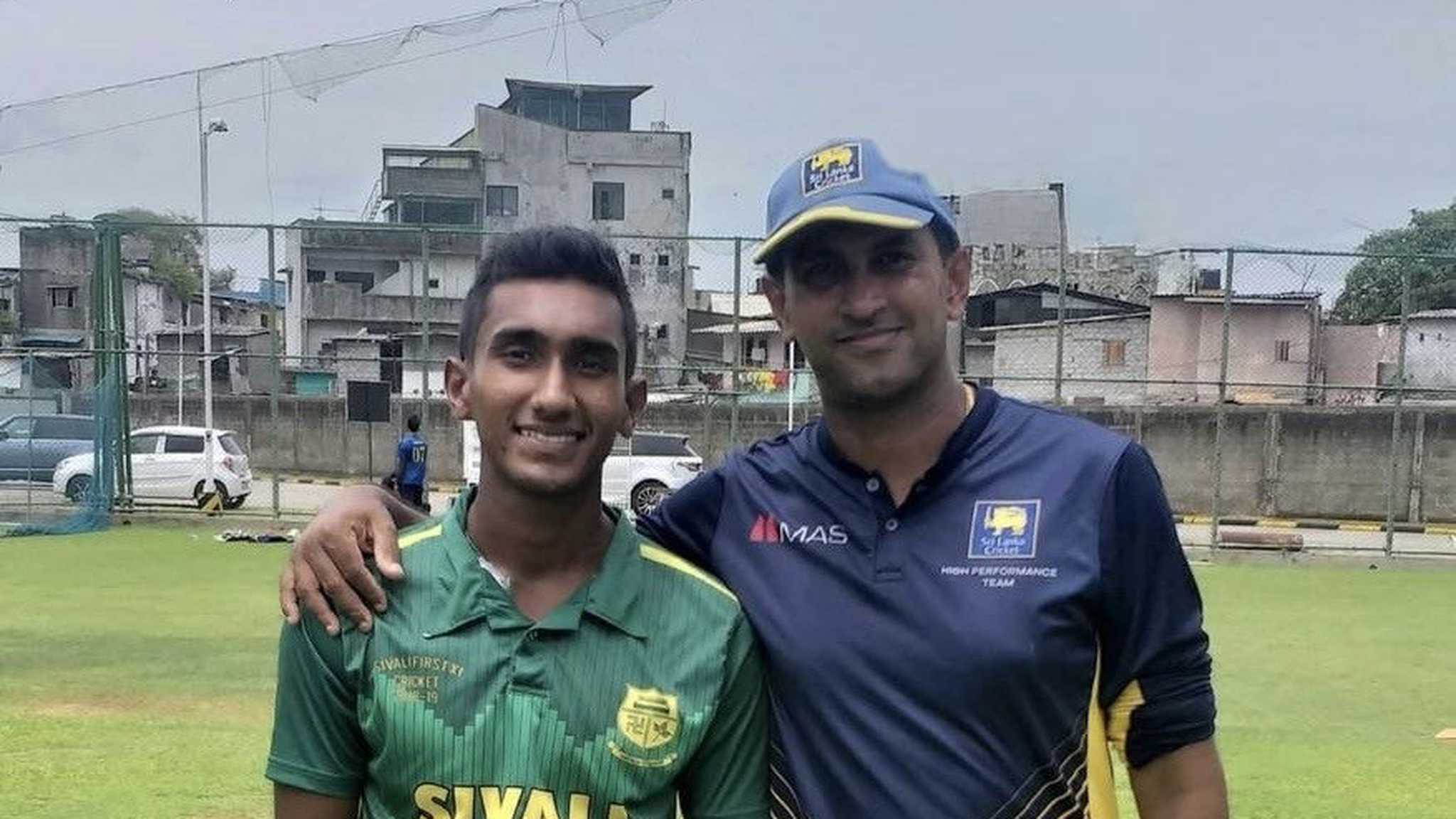 eshan-malinga-with-his-coach-chamila-gamage-during-his-early-years-in-cricket