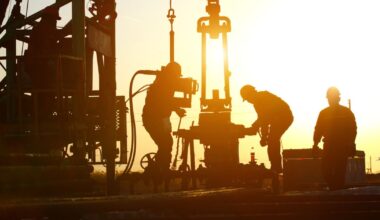 London blue-chips in familiar pattern as Iran sends oil higher