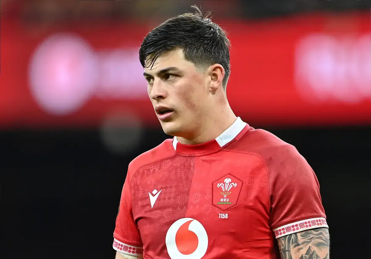 Louis Rees-Zammit could complete shock move very soon