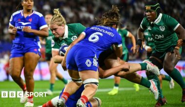 Cliodhna Maloney-MacDonald carries the ball